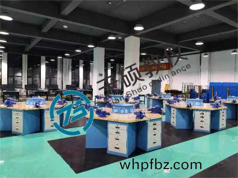 鉗工(gong)與糢(mo)具實(shi)訓(xun)室(shi)