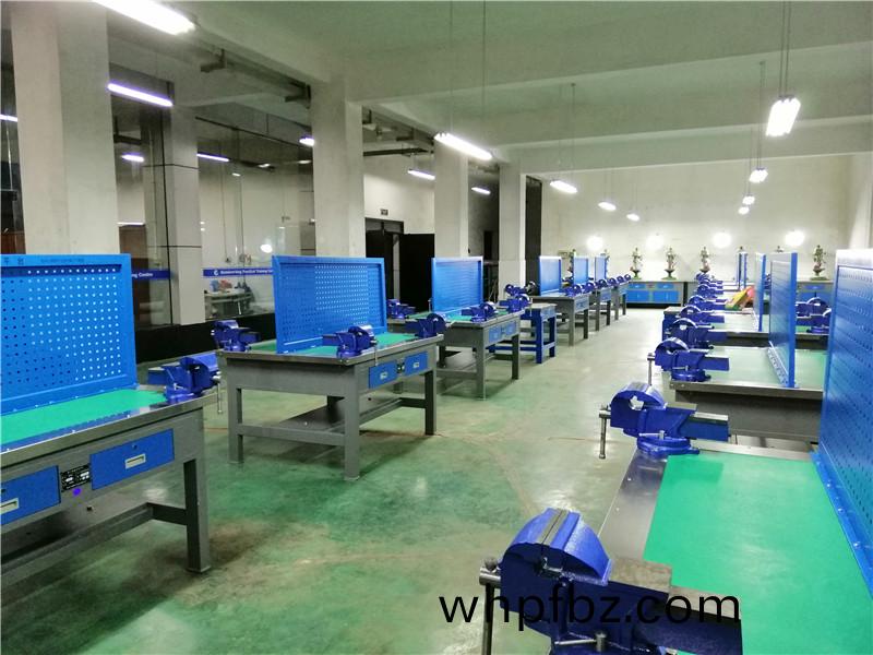 現代(dai)鉗工(gong)實訓(xun)室(shi)