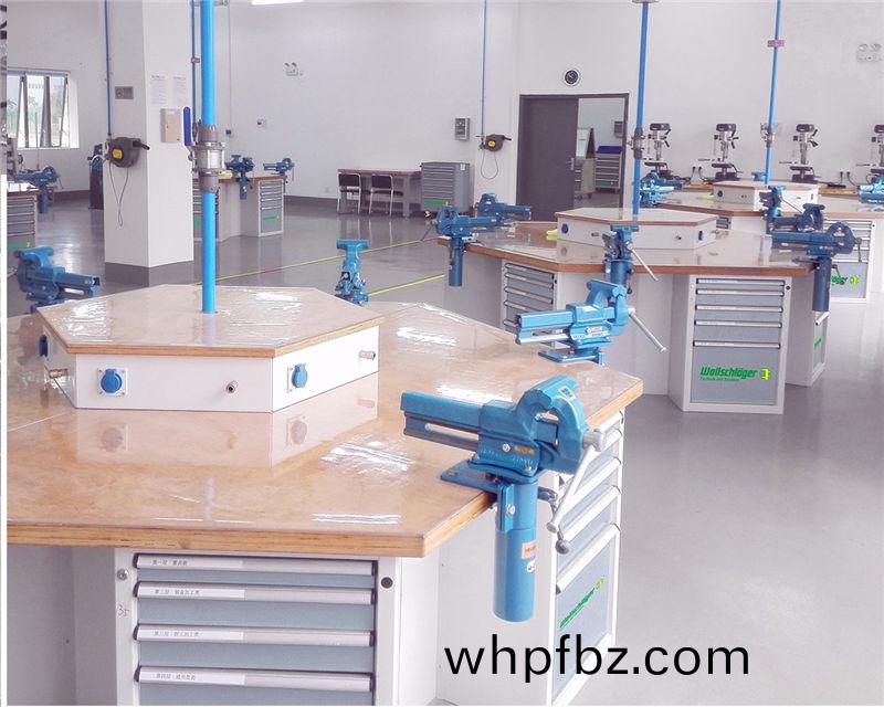 現(xian)代(dai)鉗(qian)工實訓(xun)室(shi)