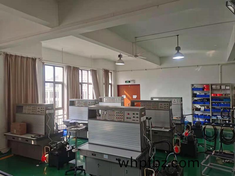 液(ye)壓(ya)與(yu)氣(qi)動(dong)實訓室(shi)